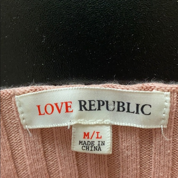 Off-The-Shoulder Crop - Picture 2 of 2